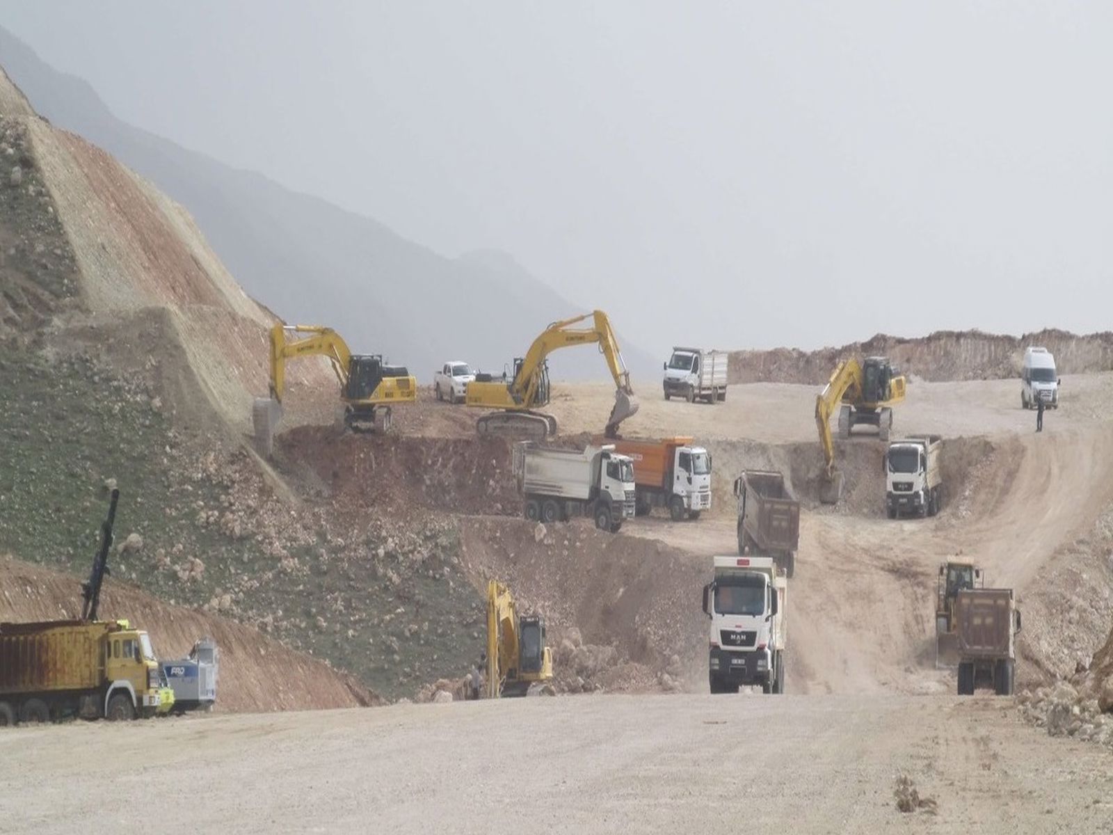 Batman-Hasankeyf-Gercüş-Midyat Yolu Km: 20+000-39+005 Arası Toprak İşleri, Sanat Yapıları, Plentmiks Alttemel, Plentmiks Temel, Bitümlü Temel, Binder, Aşınma Tabakası, Aydınlatma İşleri Ve Otokorkuluk Yapılması Yapım İşi